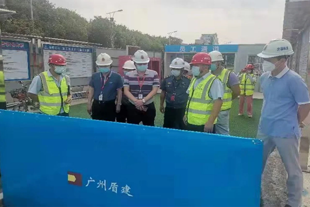 广州市番禺区交通局局长汤光祥到必发88游戏平台公司亚运大道项目检查指导工作